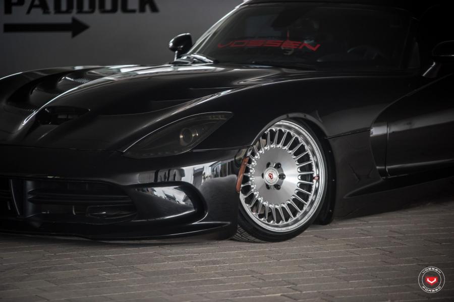 Детали экстерьера Dodge Viper SRT on Vossen Wheels (ML-R1) 2019 года  (фото 6 из 24)